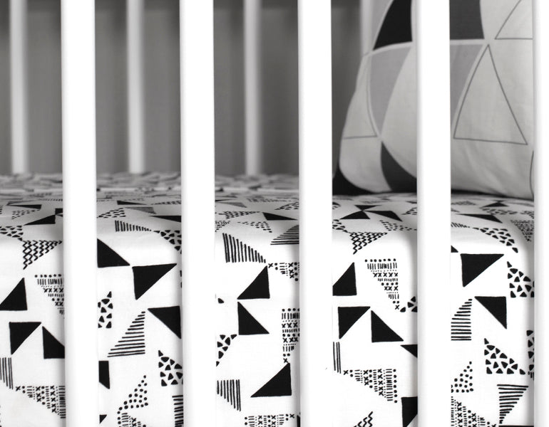 Multi Triangle Crib Bedding Set Classic - Olli+Lime